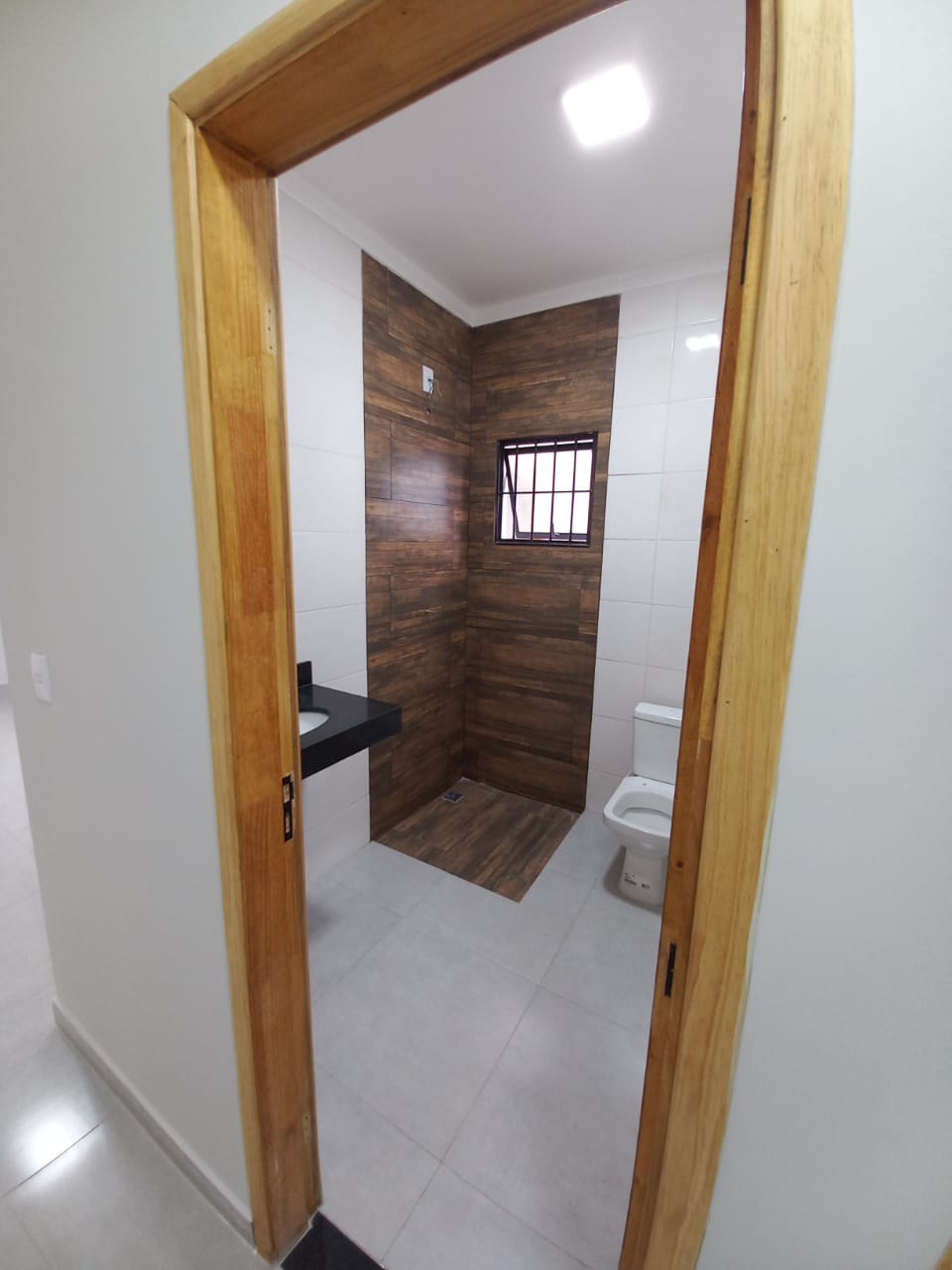 Residência com área gourmet e portão