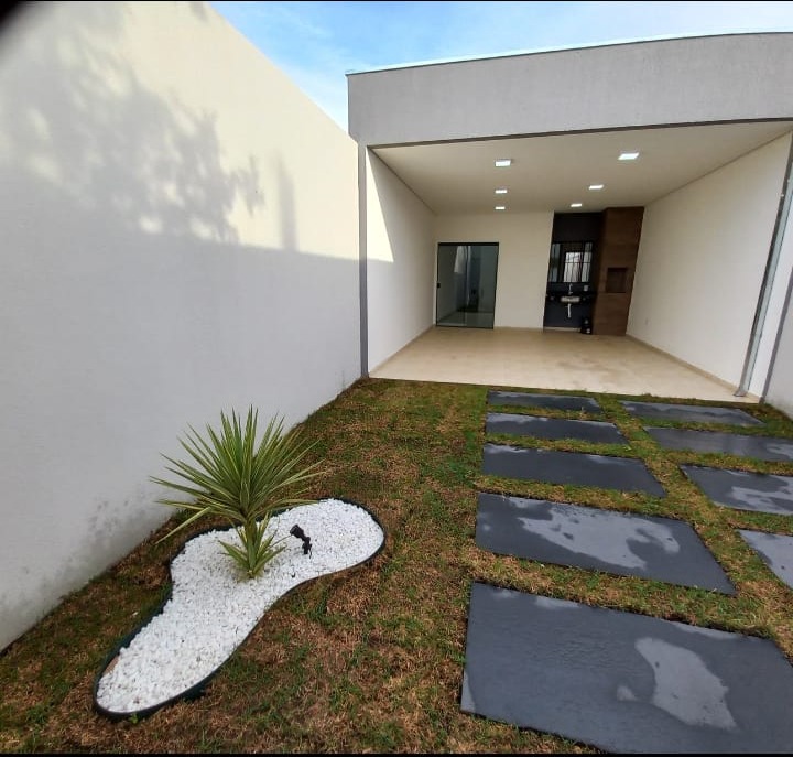 Área gourmet aberta com jardim e stepping stones