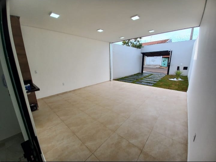 Trilha com stepping stones e grama